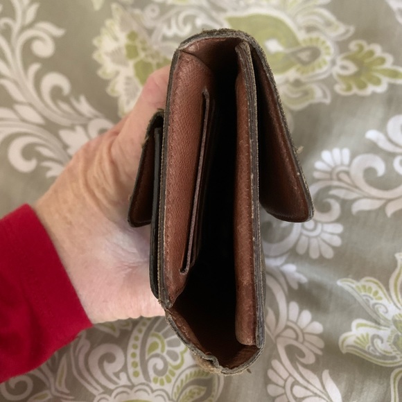 Louis Vuitton Wallet - Picture 4 of 14